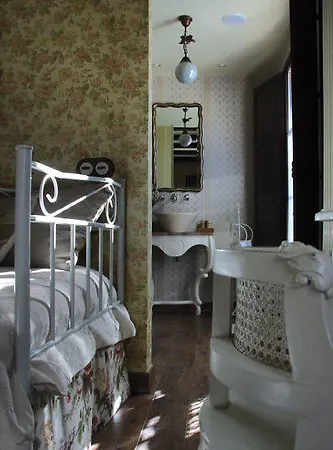 Gran La Mesnada Bed & Breakfast